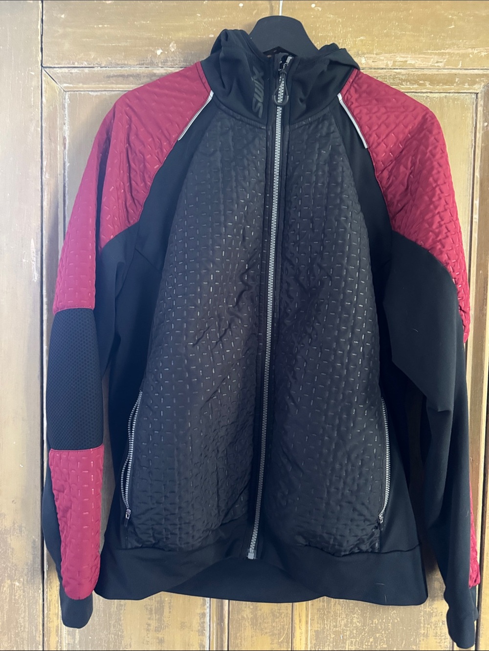Swix men’s jacket. Perfect for biking or hiking. In good condition.